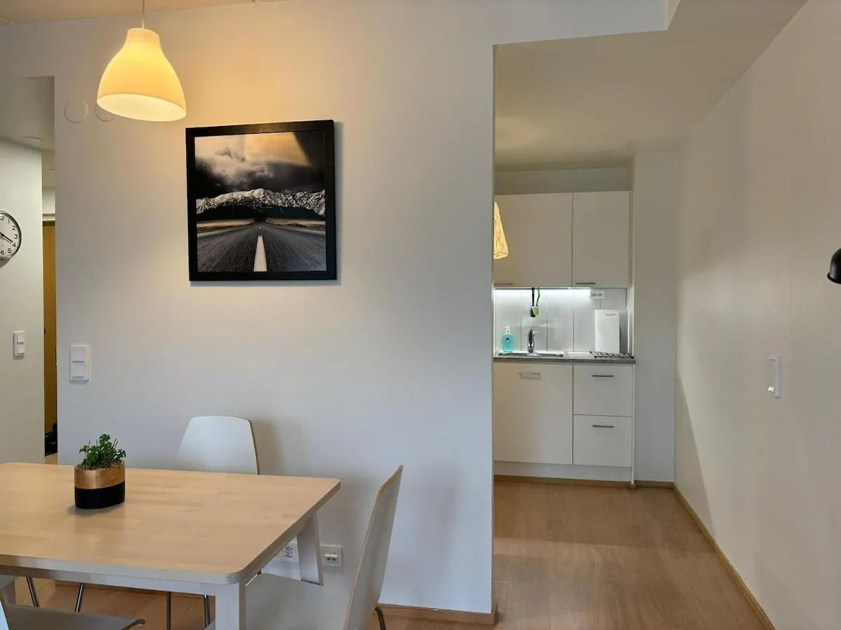 Three Bedroom In Heart Of Tikkurila Vantaa 0*,
